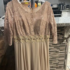 Elegant Lace Evening Gown